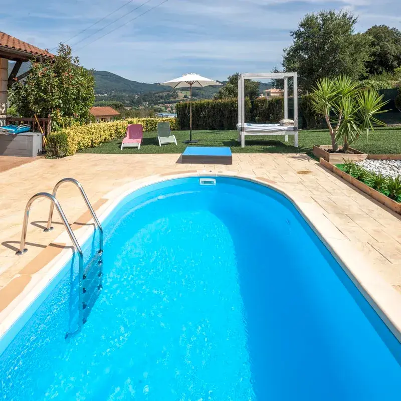 KPEOV8059_90828_Piscina_enterrada_ovalada_KPEOV8059_2.jpg
