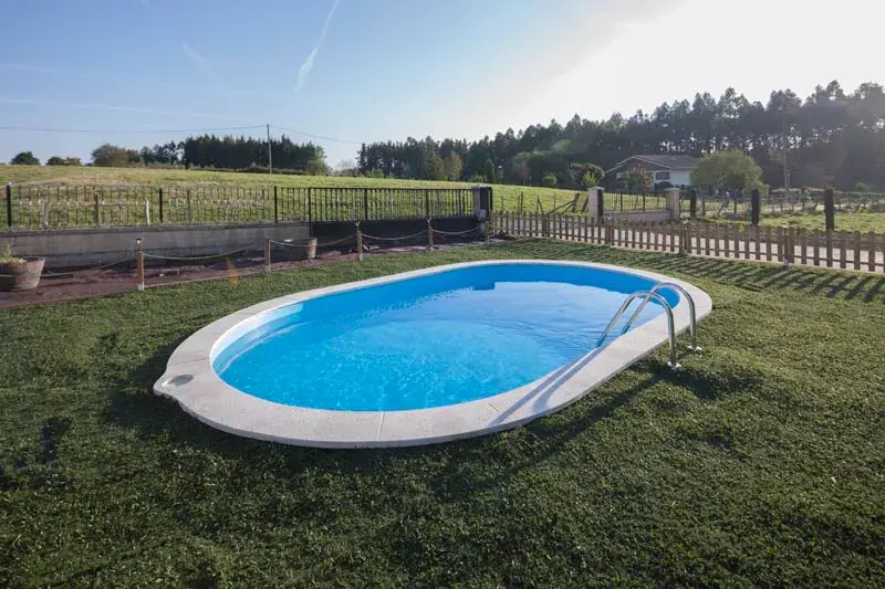 KPEOV6027_90768_Piscina_enterrada_ovalada_KPEOV6027.jpg