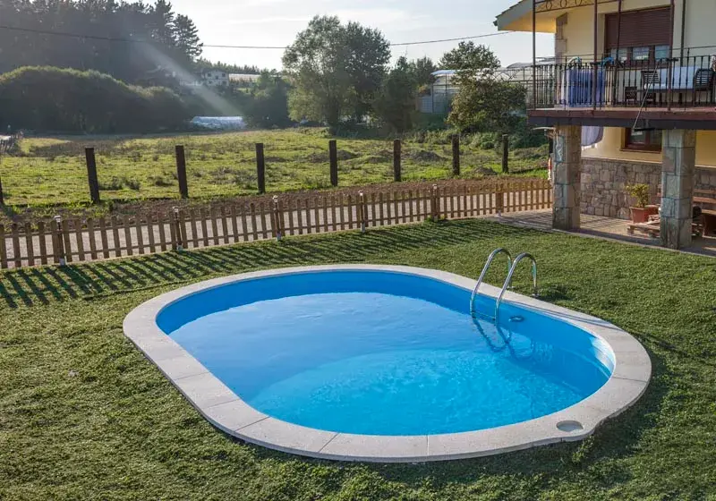 KPEOV5027_90761_Piscina_enterrada_ovalada_KPEOV5027.jpg