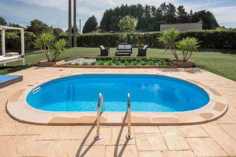 KPEOV5059_90816_Piscina_enterrada_ovalada_KPEOV6059.jpg